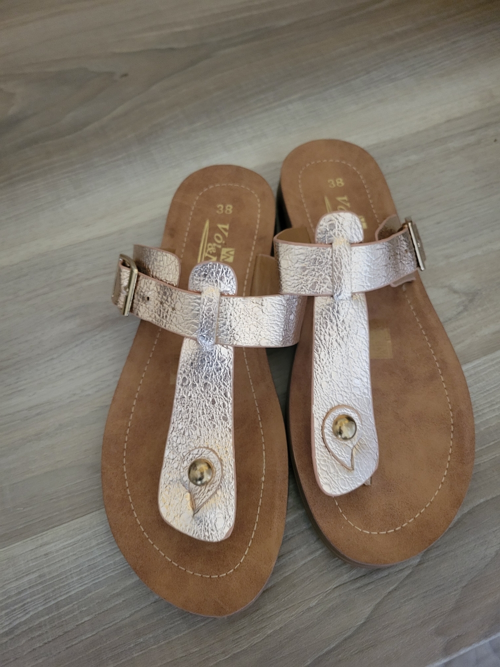 Women's Metallic Rose Gold Toe-Post Sandals with Buckle Size 38